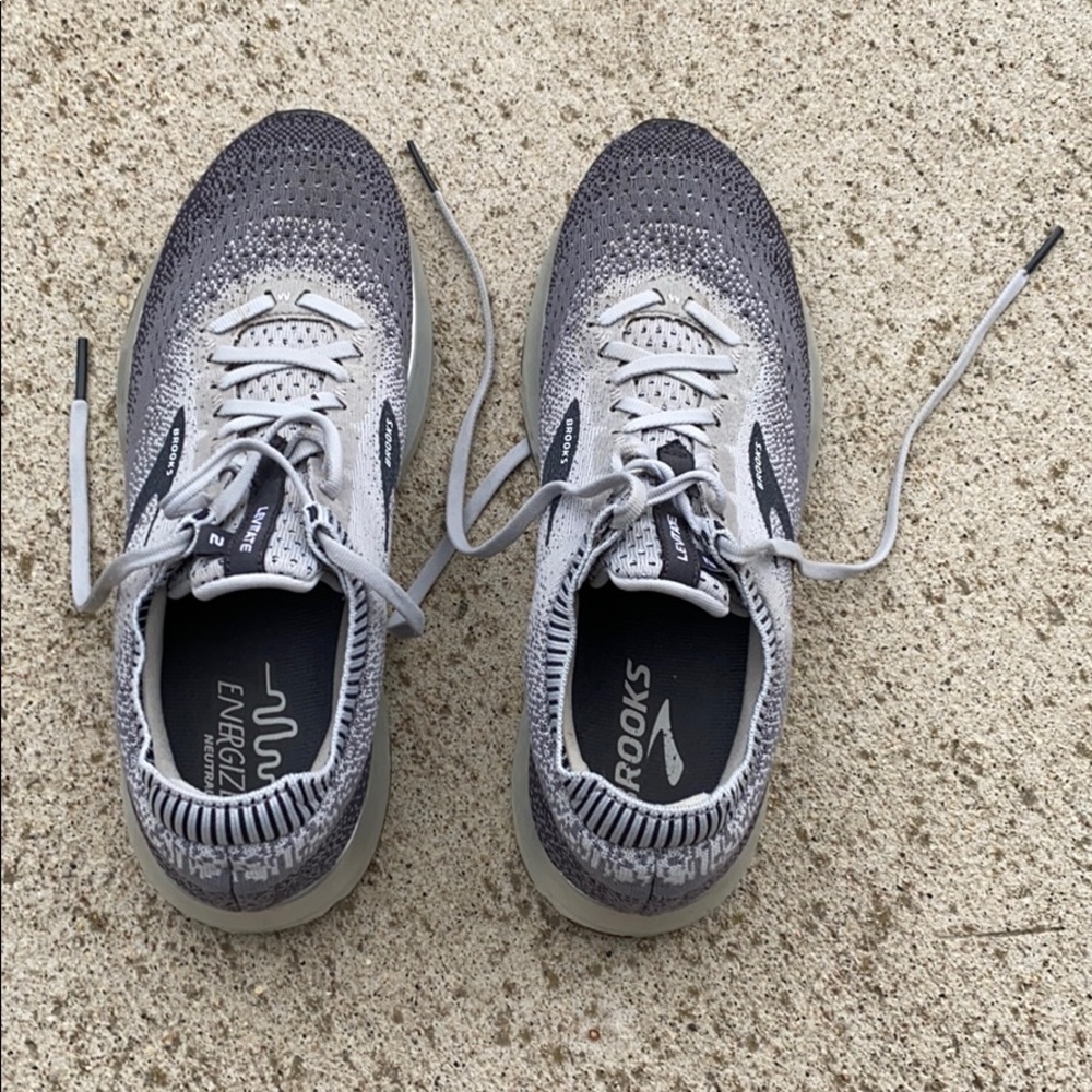 Brooks Levitate size 9